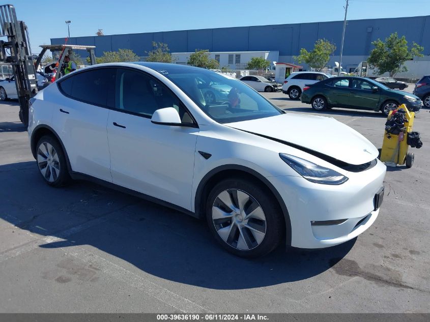 2022 Tesla Model Y Long Range Dual Motor All-Wheel Drive VIN: 7SAYGDEE0NF573647 Lot: 39636190