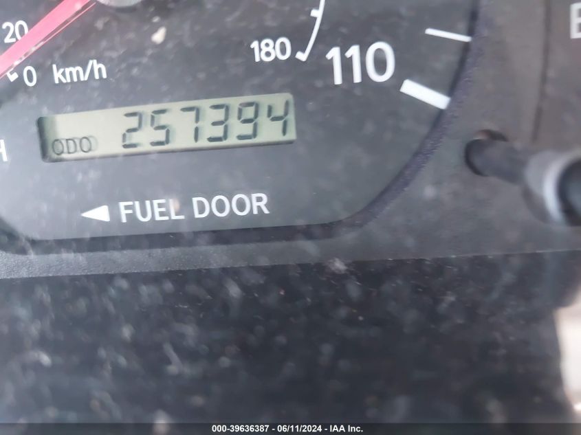 2000 Toyota Sienna Le VIN: 4T3ZF13C9YU193998 Lot: 39636387