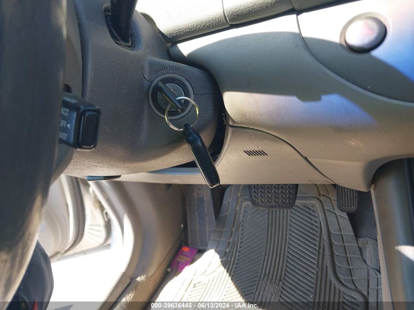 2004 Toyota Camry Le VIN: 4T1BE32K84U871880 Lot: 39636445