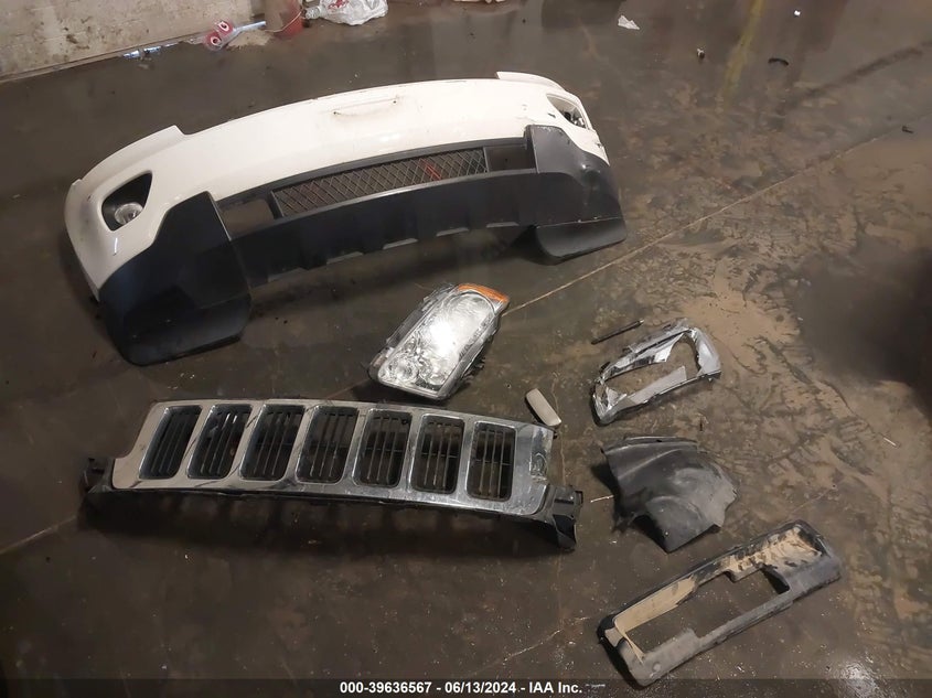 2011 Jeep Grand Cherokee Laredo VIN: 1J4RR4GG3BC738149 Lot: 39636567