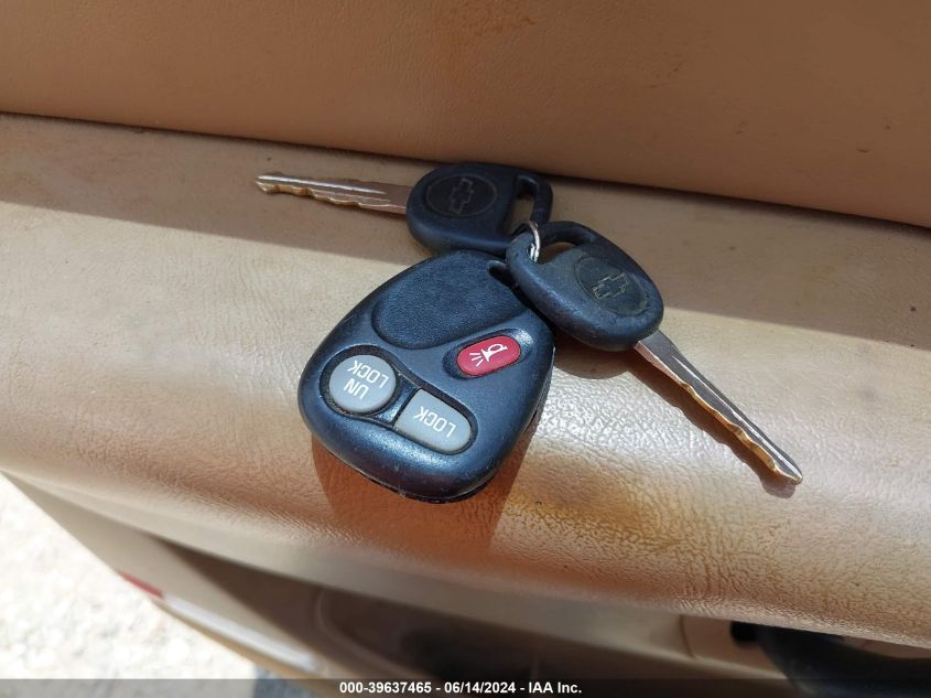 2000 Chevrolet Tahoe All New Ls VIN: 1GNEC13T8YJ163811 Lot: 39637465