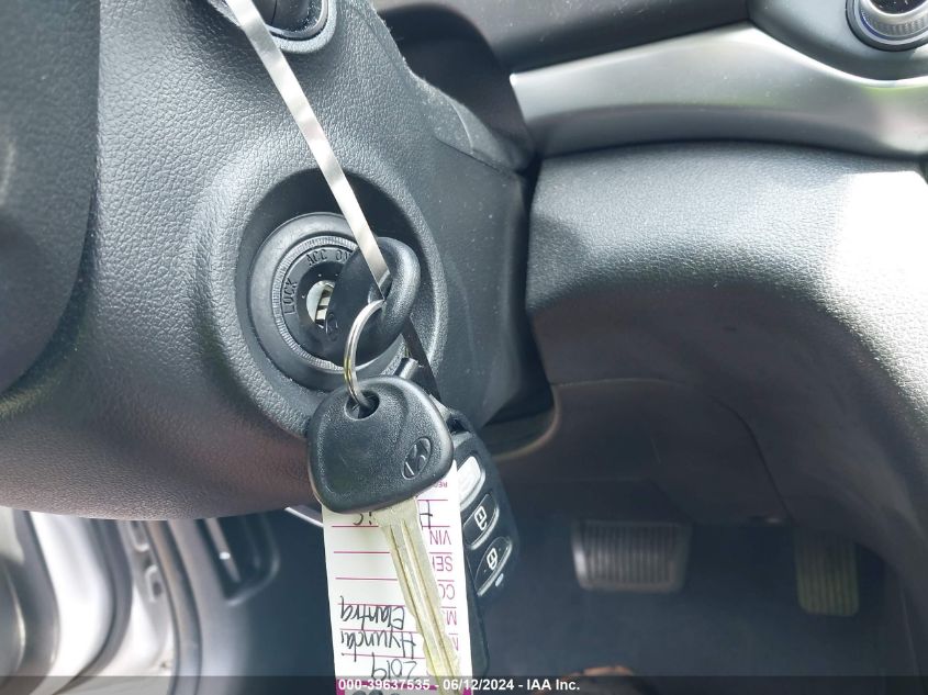 2019 Hyundai Elantra Sel VIN: KMHD84LF2KU845375 Lot: 39637535