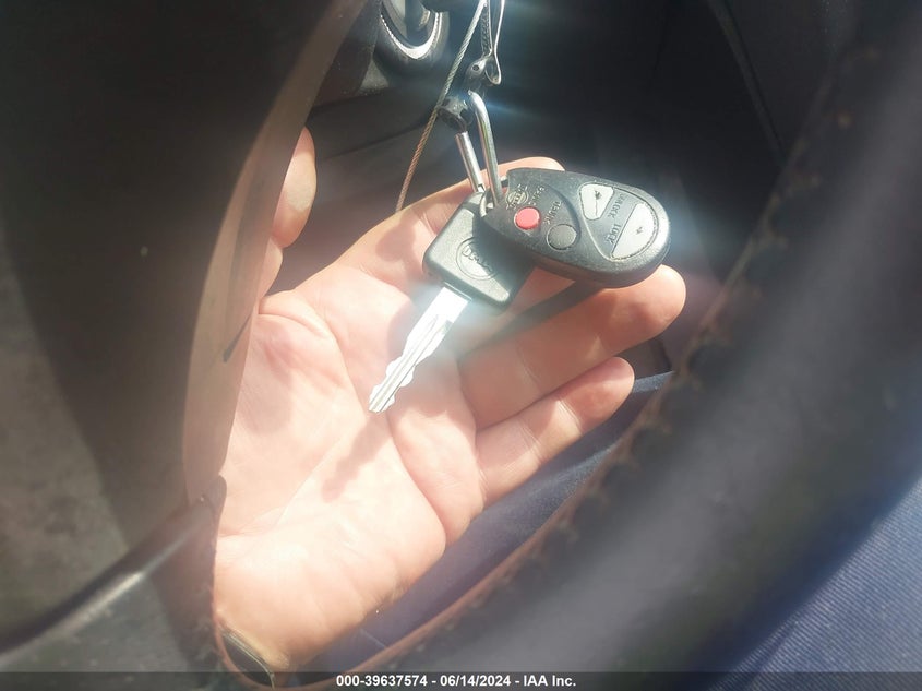 2000 Nissan Maxima Gle/Gxe/Se VIN: JN1CA31A5YT006909 Lot: 39637574