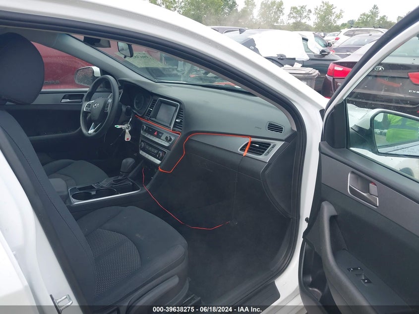 VIN 5NPE24AF1KH758199 2019 HYUNDAI SONATA SE