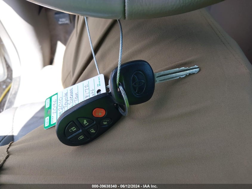 2010 Toyota Sienna Xle VIN: 5TDYK4CC5AS318172 Lot: 39638340