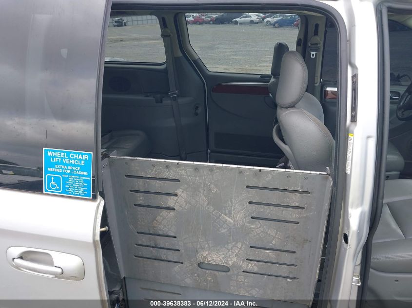 2005 Chrysler Town & Country Limited VIN: 2C4GP64L95R313496 Lot: 39638383