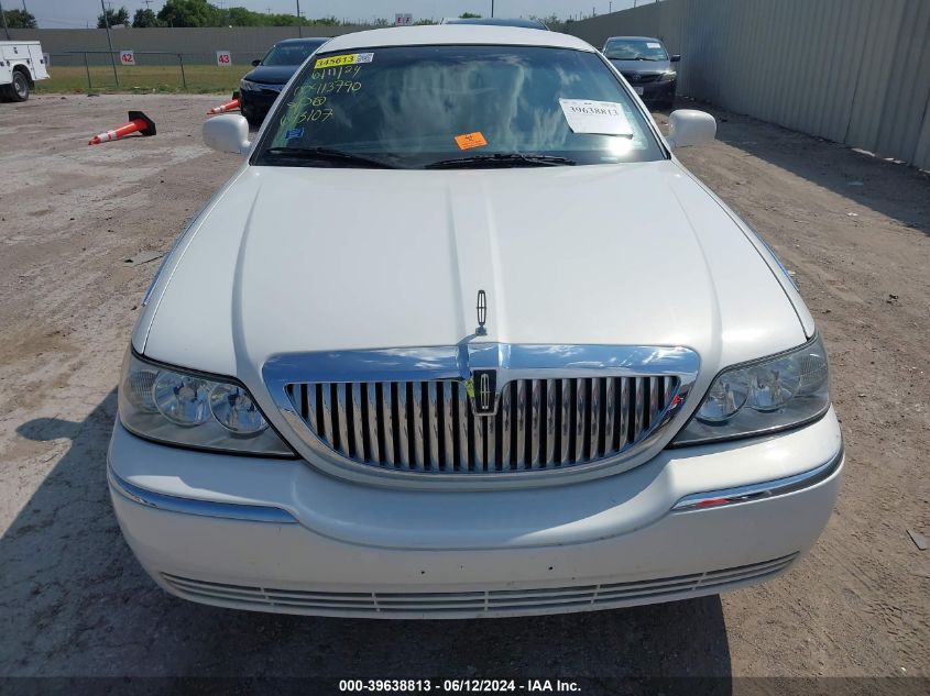 2003 Lincoln Town Car Executive VIN: 1LNHM81W63Y643107 Lot: 39638813