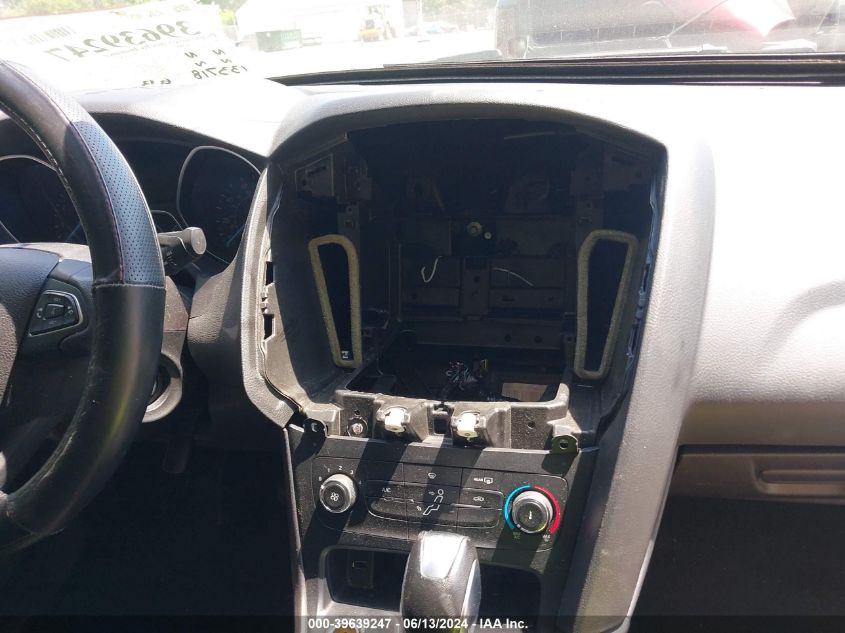 2015 Ford Focus Se VIN: 1FADP3F25FL273679 Lot: 39639247