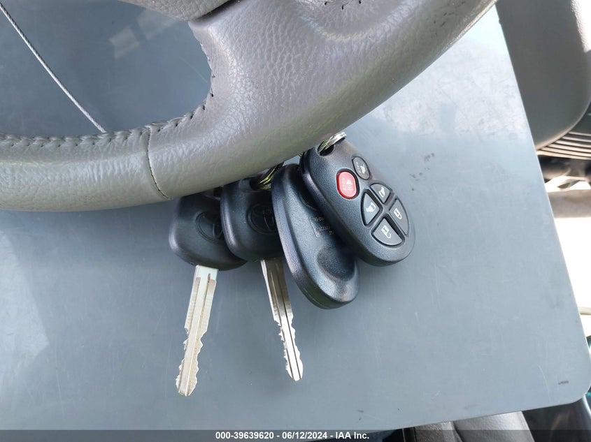 2010 Toyota Sienna Xle VIN: 5TDYK4CC0AS299207 Lot: 39639620