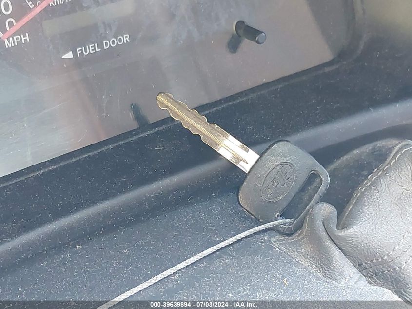 1998 Toyota Sienna Le/Xle VIN: 4T3ZF13C5WU030424 Lot: 39639894