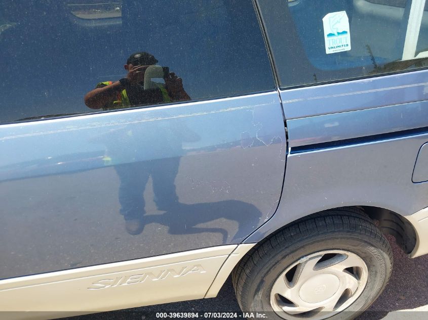 1998 Toyota Sienna Le/Xle VIN: 4T3ZF13C5WU030424 Lot: 39639894