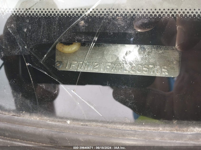 2000 Ford F-250 Lariat/Xl/Xlt VIN: 1FTNW21FXYEE05705 Lot: 39640671