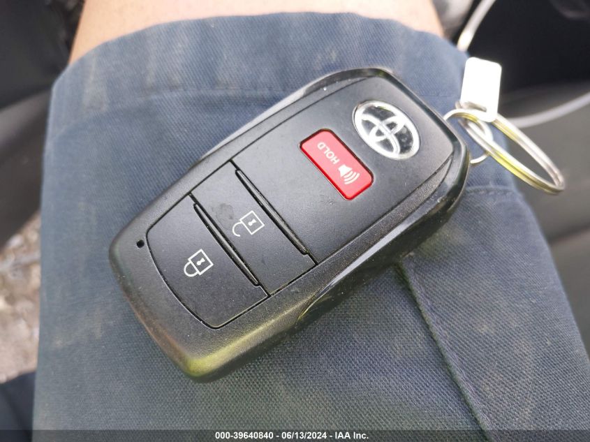 2022 Toyota Corolla Cross Xle VIN: 7MUEAAAG6NV035561 Lot: 39640840