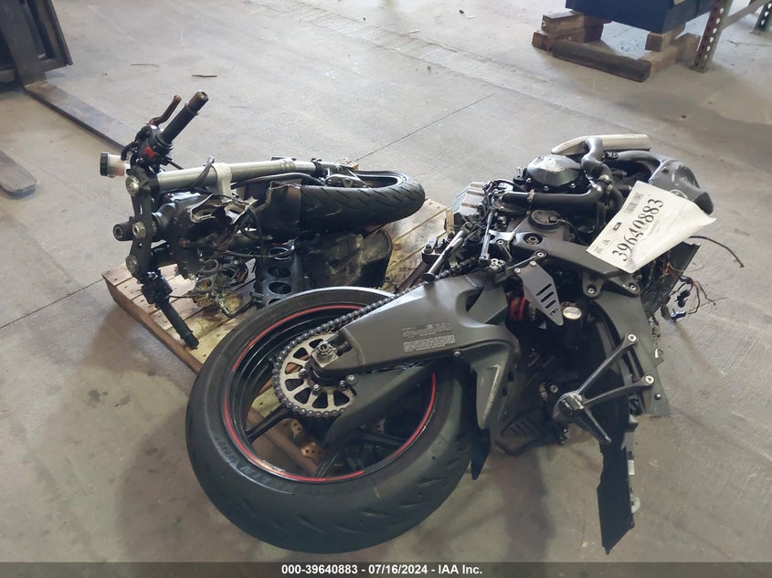 2011 KAWASAKI ZX600 R - JKAZX4R1XBA025467