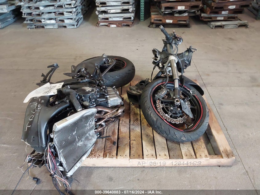 2011 KAWASAKI ZX600 R - JKAZX4R1XBA025467