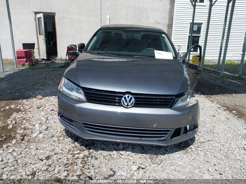 2011 Volkswagen Jetta 2.0L S VIN: 3VW2K7AJ0BM058092 Lot: 39640891