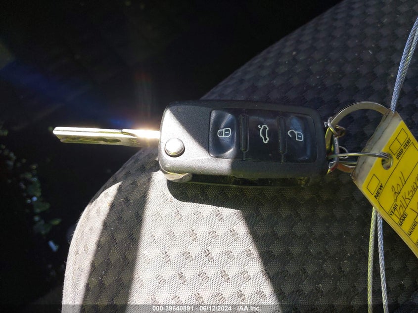 2011 Volkswagen Jetta 2.0L S VIN: 3VW2K7AJ0BM058092 Lot: 39640891