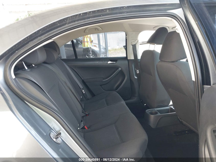 2011 Volkswagen Jetta 2.0L S VIN: 3VW2K7AJ0BM058092 Lot: 39640891