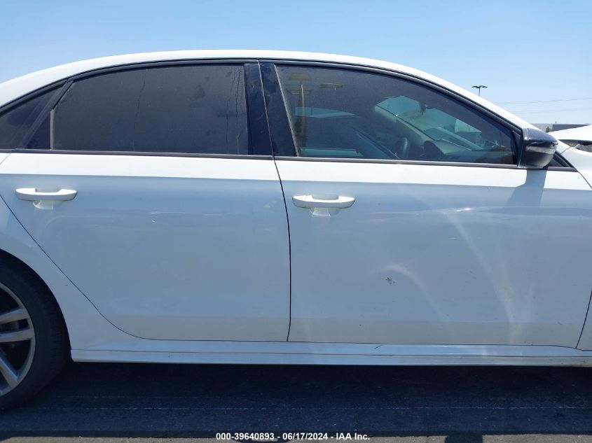 2018 Volkswagen Passat 2.0T R-Line/2.0T S VIN: 1VWAA7A34JC040470 Lot: 39640893