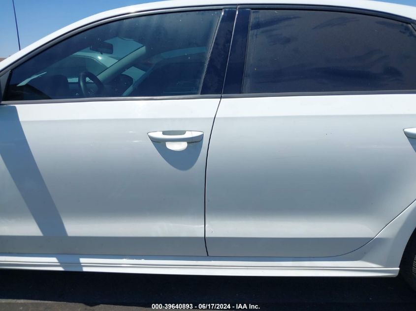 2018 Volkswagen Passat 2.0T R-Line/2.0T S VIN: 1VWAA7A34JC040470 Lot: 39640893