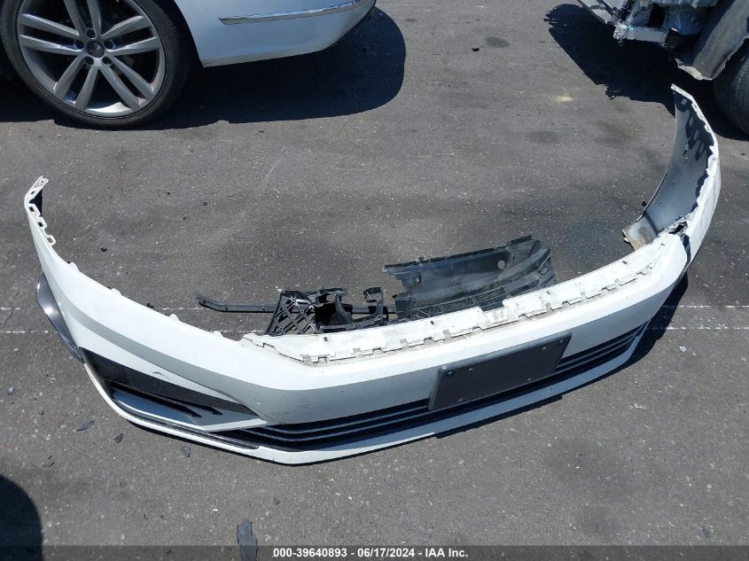 2018 Volkswagen Passat 2.0T R-Line/2.0T S VIN: 1VWAA7A34JC040470 Lot: 39640893