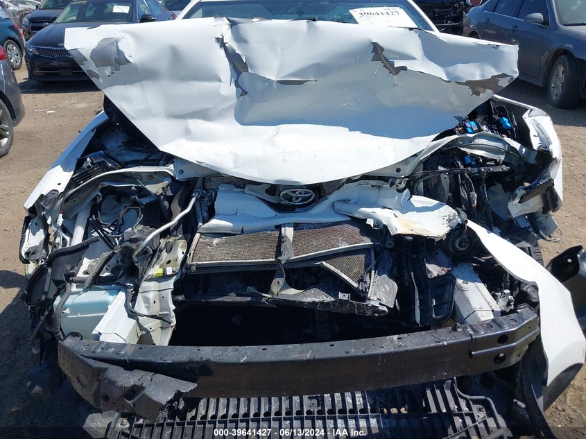 2015 Toyota Corolla Le VIN: 5YFBURHE8FP226478 Lot: 39641427