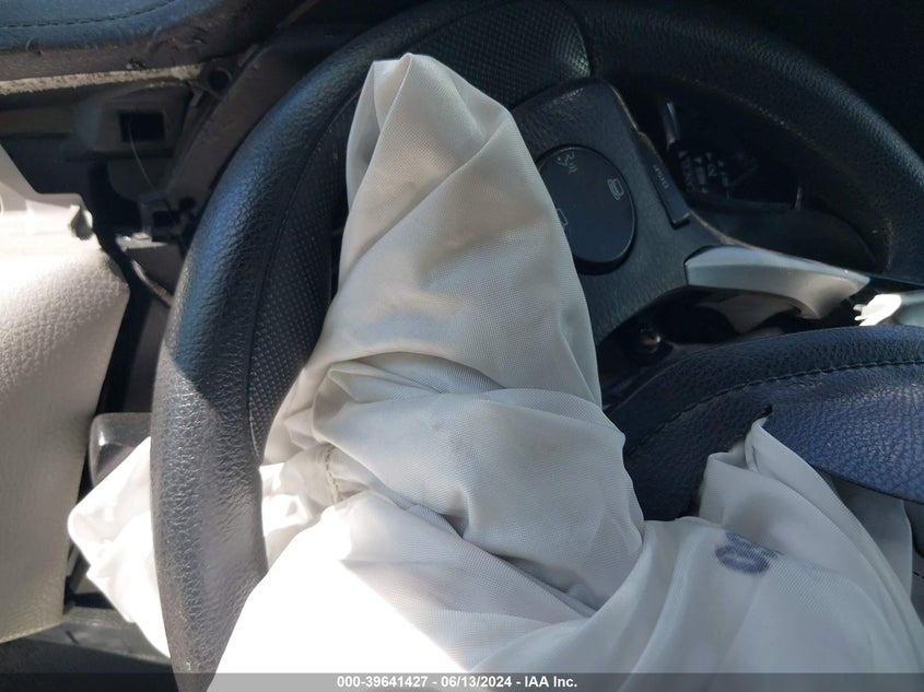 2015 Toyota Corolla Le VIN: 5YFBURHE8FP226478 Lot: 39641427