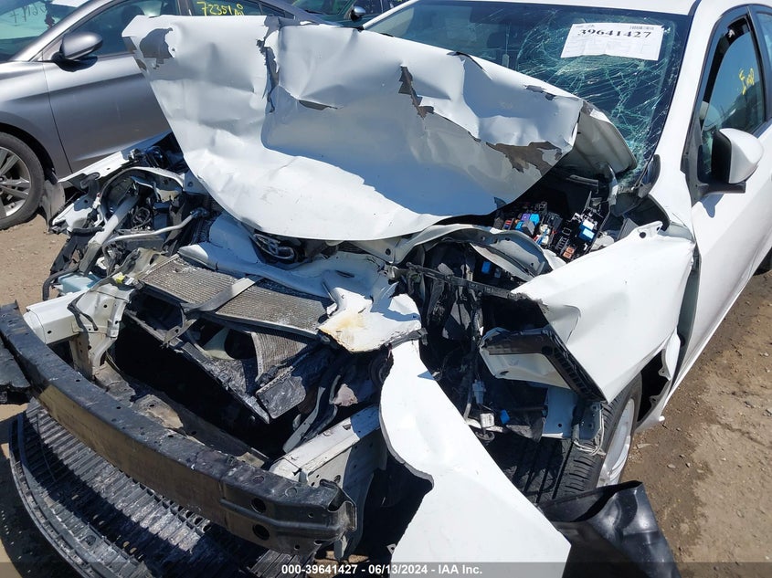 2015 Toyota Corolla Le VIN: 5YFBURHE8FP226478 Lot: 39641427