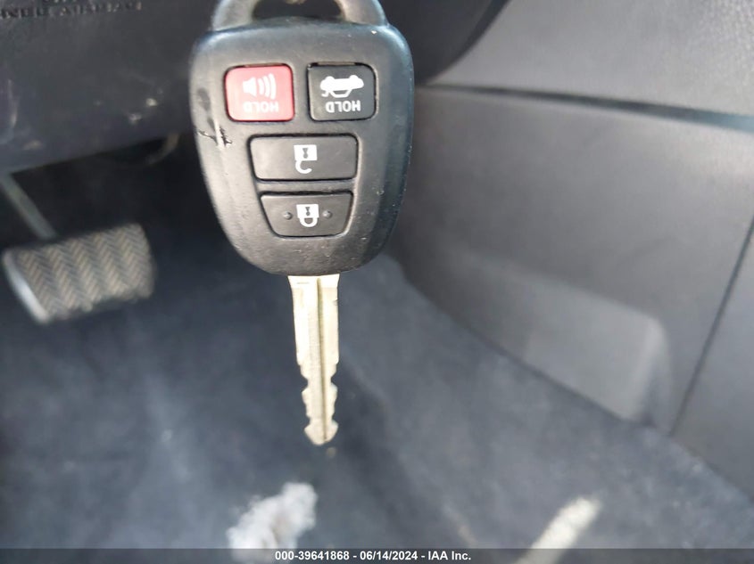 2014 TOYOTA COROLLA LE - 5YFBURHE0EP070015