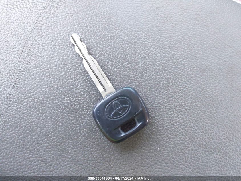 2003 Toyota Camry Le VIN: JTDBE32K130226207 Lot: 39641964