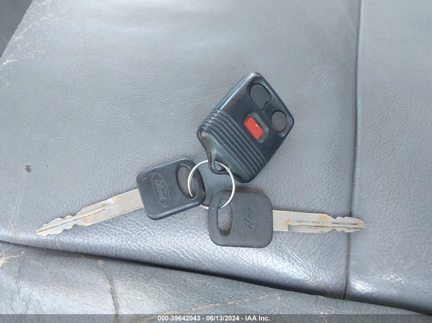 2004 Ford F-250 Lariat/Xl/Xlt VIN: 1FTNW21P34EA81144 Lot: 39642043