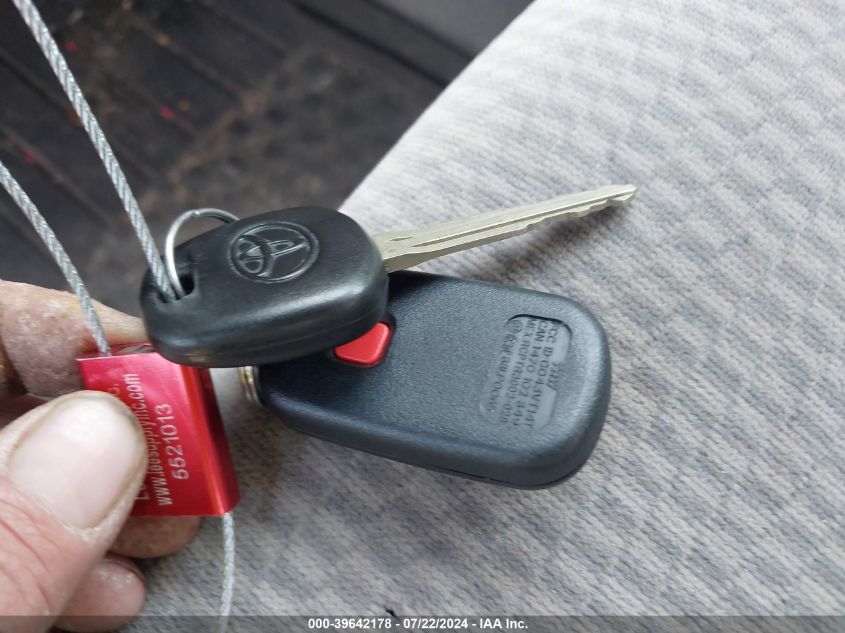 2005 Toyota Corolla Le VIN: 2T1BR32E15C499817 Lot: 39642178