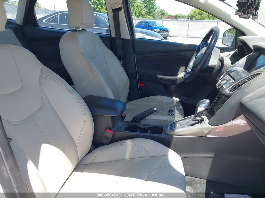 VIN 1FADP3J29HL264994 2017 FORD FOCUS TITANIUM