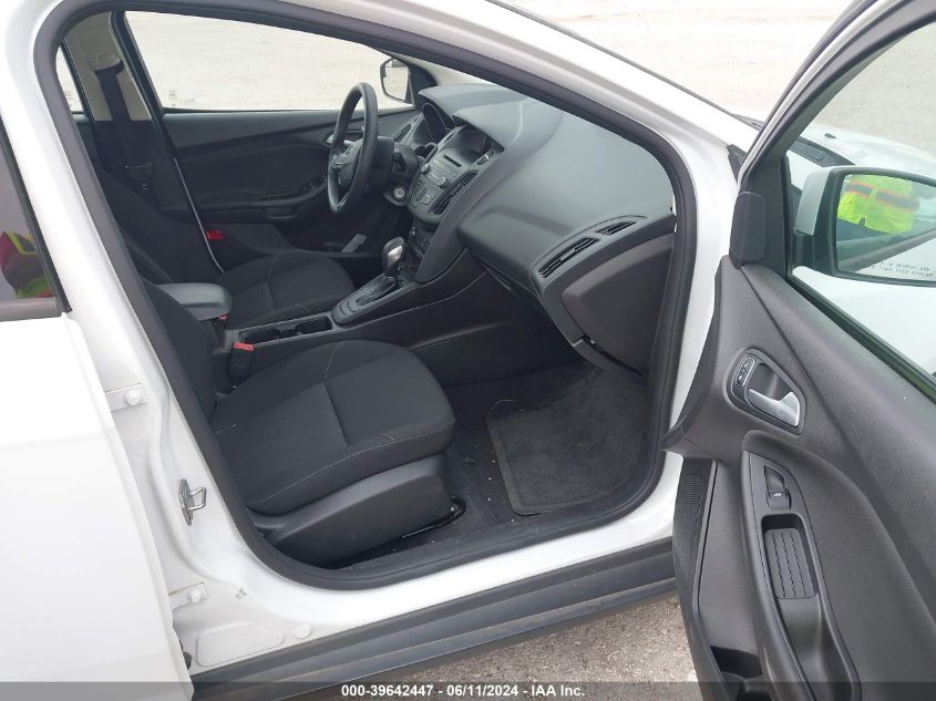 2017 Ford Focus Se VIN: 1FADP3F27HL300562 Lot: 39642447