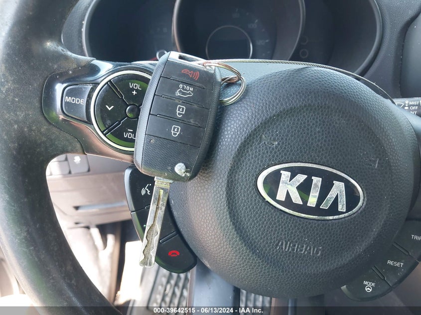 2014 Kia Soul + VIN: KNDJP3A59E7074964 Lot: 39642515