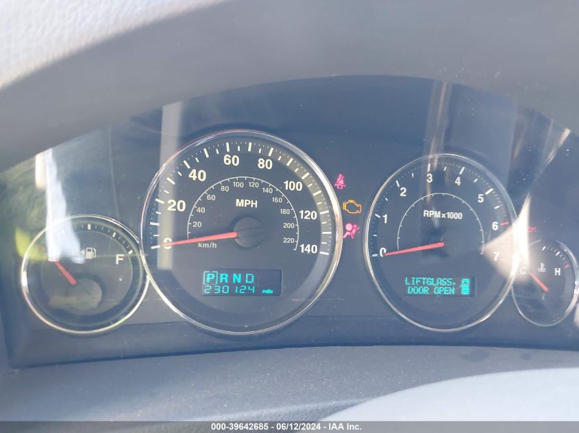 2005 Jeep Grand Cherokee Limited VIN: 1J8HR58NX5C645498 Lot: 39642685