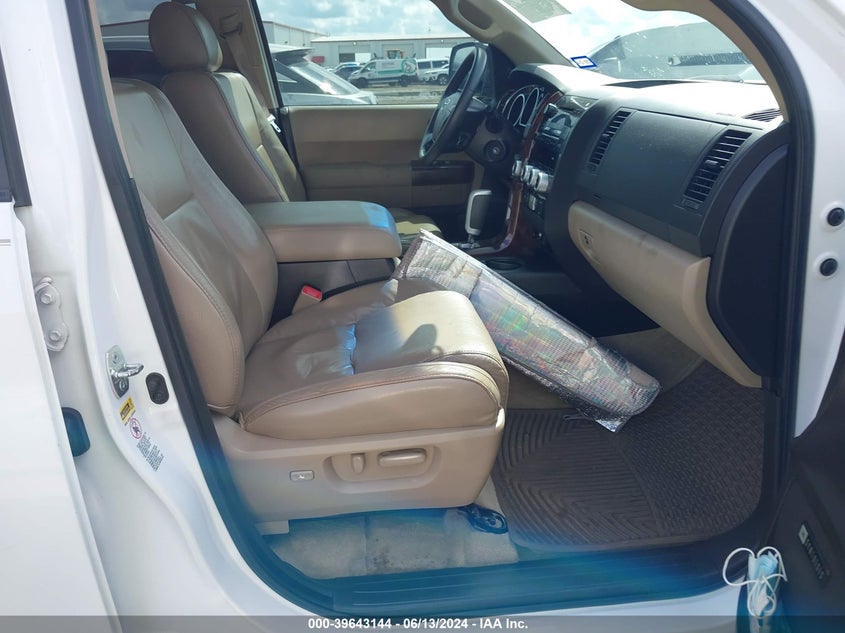 2008 Toyota Sequoia Limited 5.7L V8 VIN: 5TDZY68A88S0082 Lot: 39643144