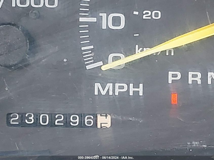 2000 Chevrolet Tahoe Z71 VIN: 1GNEK13R7YR139024 Lot: 39643207