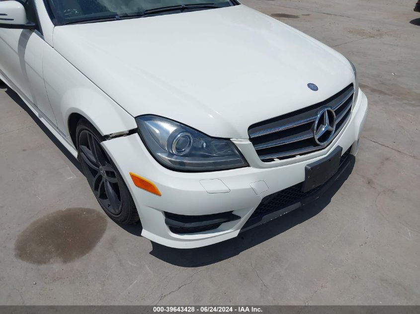 2012 Mercedes-Benz C 300 Luxury 4Matic/Sport 4Matic VIN: WDDGF8BB4CR213985 Lot: 39643428