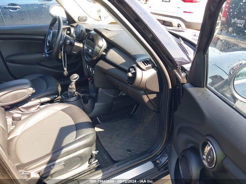 2015 Mini Hardtop Cooper VIN: WMWXS5C57FT833179 Lot: 39643650