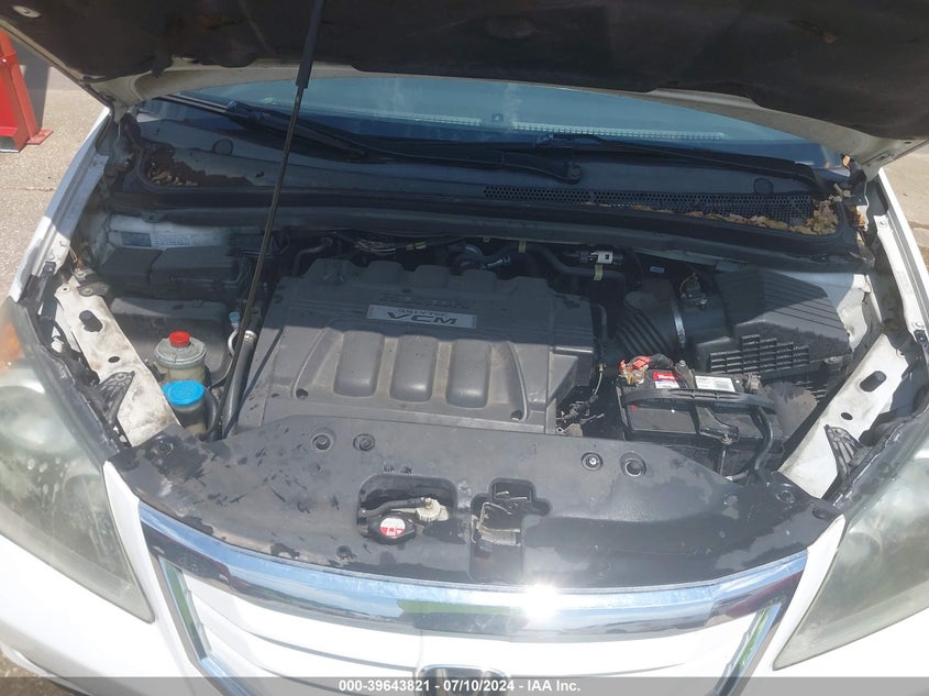 2008 Honda Odyssey Touring VIN: 5FNRL38838B005801 Lot: 39643821
