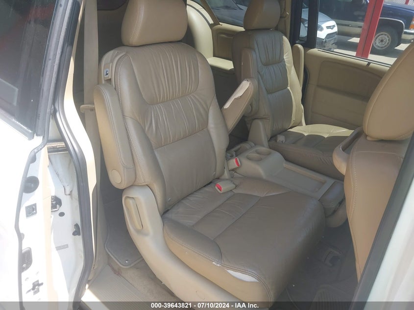 2008 Honda Odyssey Touring VIN: 5FNRL38838B005801 Lot: 39643821