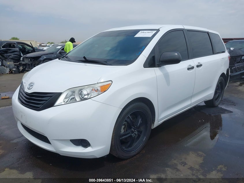 VIN 5TDZZ3DC6HS802824 2017 TOYOTA SIENNA L 7 PASSENGER