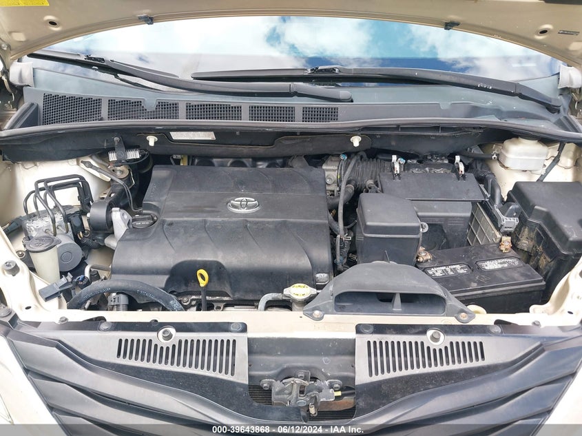 2011 Toyota Sienna Le V6 VIN: 5TDKK3DC5BS022598 Lot: 39643868