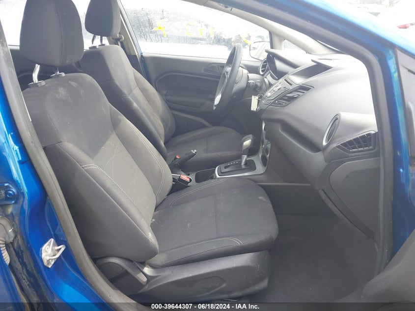 VIN 3FADP4BJ2KM153494 2019 FORD FIESTA SE