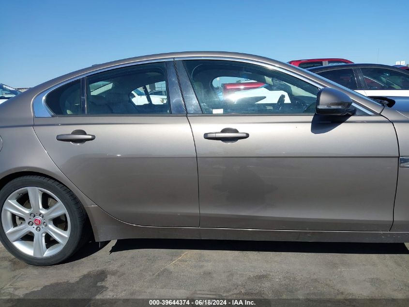 2017 Jaguar Xe 35T Premium VIN: SAJAJ4BV9HA974374 Lot: 39644374