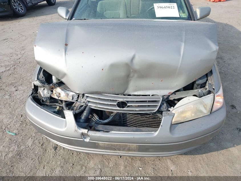 1999 Toyota Camry Le VIN: 4T1BG22K5XU571755 Lot: 39645022