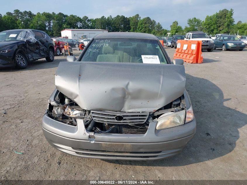 1999 Toyota Camry Le VIN: 4T1BG22K5XU571755 Lot: 39645022