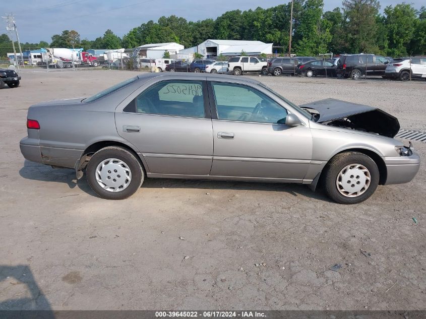 1999 Toyota Camry Le VIN: 4T1BG22K5XU571755 Lot: 39645022