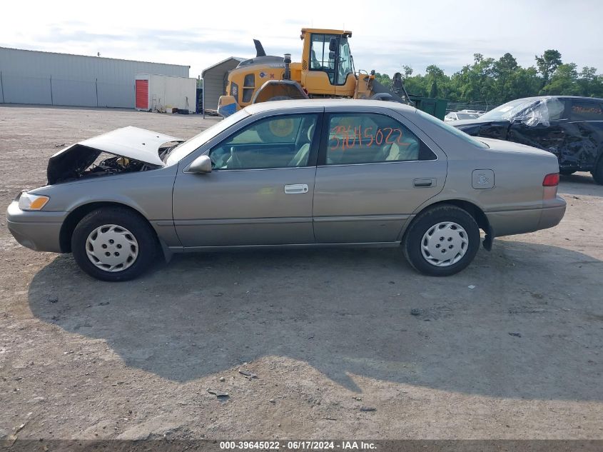 1999 Toyota Camry Le VIN: 4T1BG22K5XU571755 Lot: 39645022